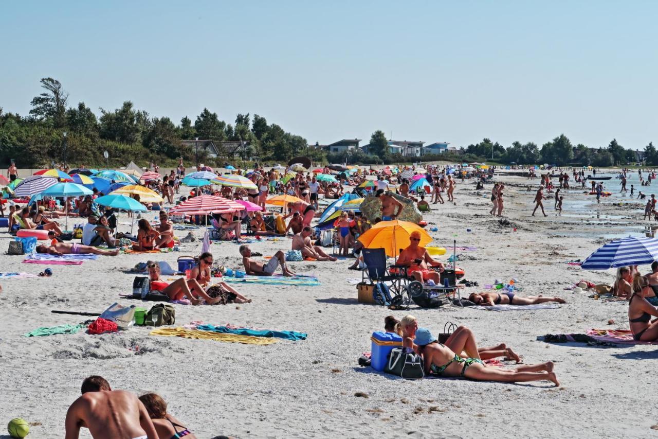 Ferienwohnung Direkt Am Strand In Маккум Экстерьер фото
